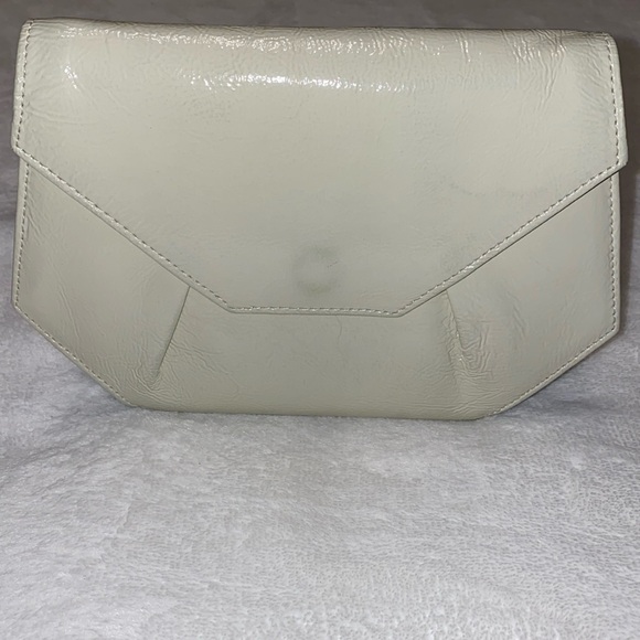 HOBO Cream Patent Leather Handheld Envelope Clutch EUC - Picture 2 of 15